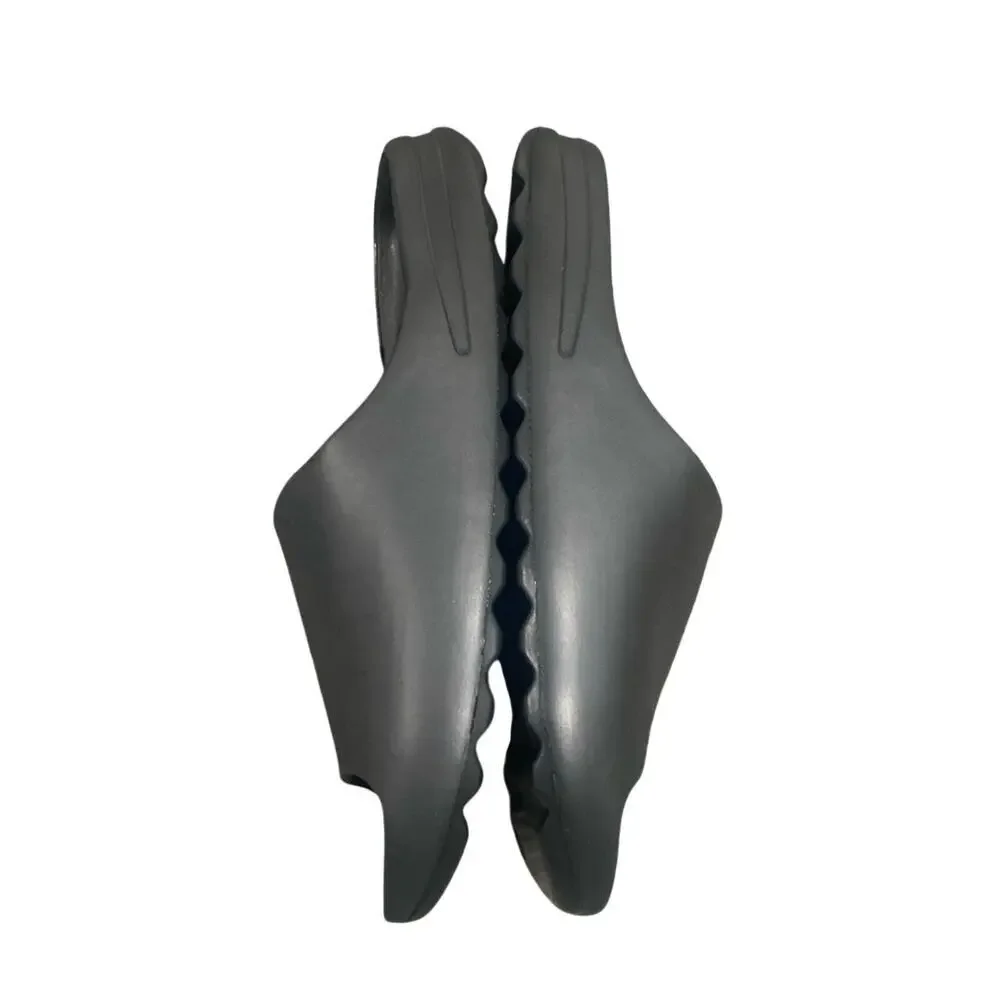 Thick Slides in Black, Size 11-12​